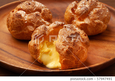 Cream puff Cream puff 57947491