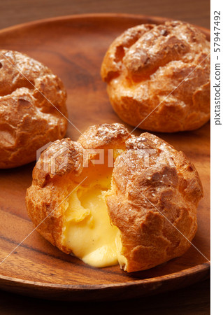 Cream puff Cream puff 57947492