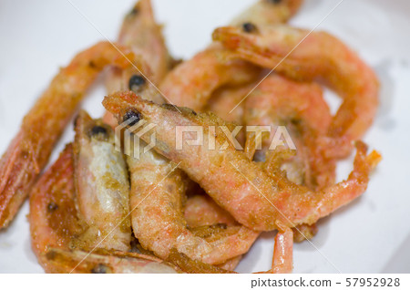 Deep-fried sweet shrimp 57952928