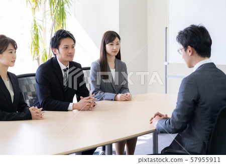  企業形象 57955911