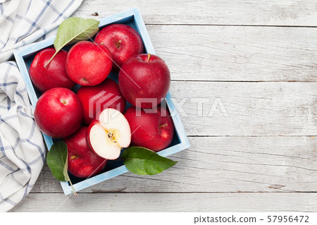 Ripe red apples 57956472
