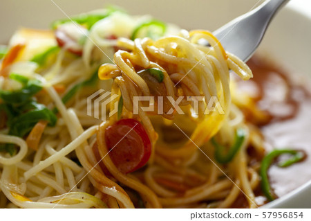 有調味料的意粉 有調味料的意粉 57956854