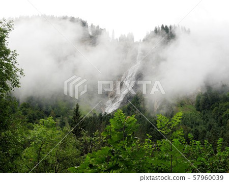 朝霧瀑布很棒（瑞士Sweiss Weisstannen） 57960039