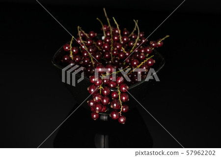 Fresh dark redcurrant isolated on black glass 57962202
