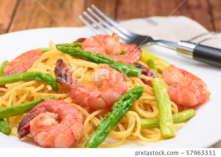Shrimp and asparagus pasta 57963331