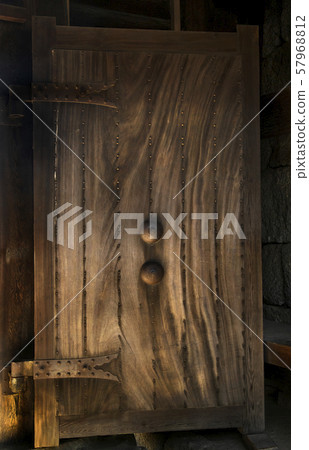 Castle gate door 57968812