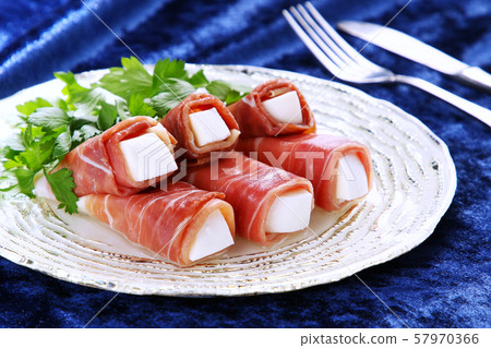 Mozzarella cheese ham roll 57970366
