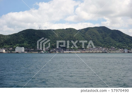 關門海峽和山。 57970490