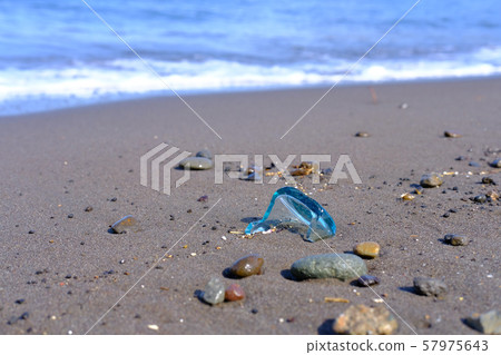 Broken beach sand bottle Broken beach sand bottle 57975643