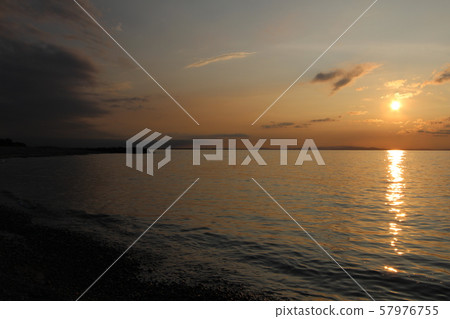 Toyama Bay seen from the coast of Namerikawa City End of summer Toyama Bay seen from the coast of Namerikawa City End of summer 57976755