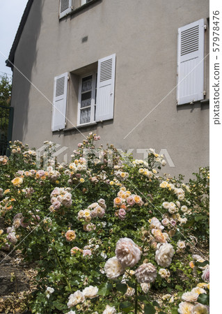 A village on the outskirts of Paris (Chartre) A village on the outskirts of Paris (Chartre) 57978476