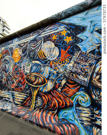 BERLIN, GERMANY - Berlin Wall. East Side Gallery. 57978735