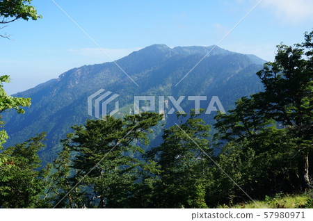 [World Heritage Kii Mountain Range Sacred Sites and Pilgrimage Routes] Omine Okukumado, overlooking Mt. Hakkyo and Misen, the highest peaks in Kinki, Tenkawa-mura, Yoshino-gun, Nara Prefecture 57980971