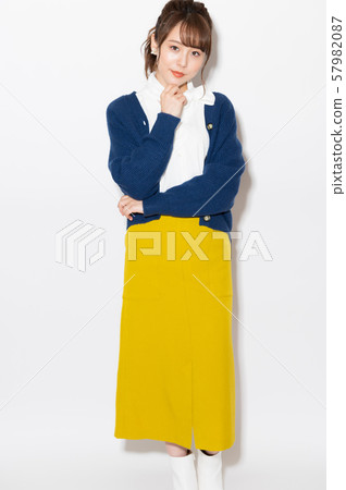 Female fashion portrait 57982087