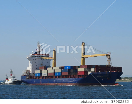 Osaka Port and Yumeshima Container Terminal viewed from Seaside Cosmo (Cosmo Square Seaside Green Area) Osaka Port and Yumeshima Container Terminal viewed from Seaside Cosmo (Cosmo Square Seaside Green Area) 57982883