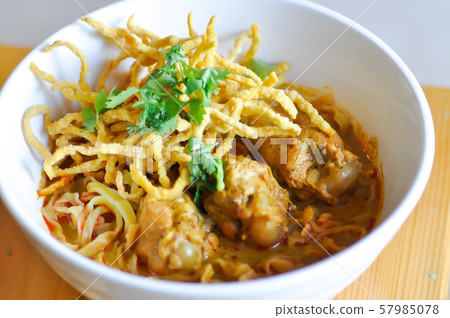noodles or chicken curry noodles 57985078