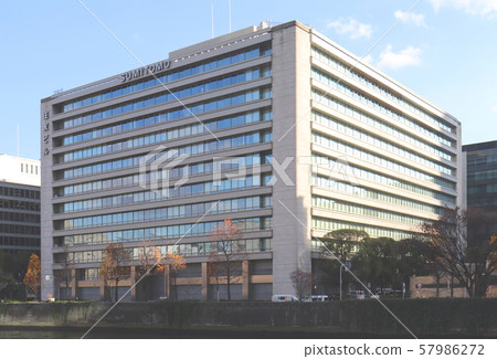 住友大樓（大阪市中央區北濱。內設住友電工總公司、住友化學大阪總公司、三井住友信託銀行大阪總公司等） 57986272