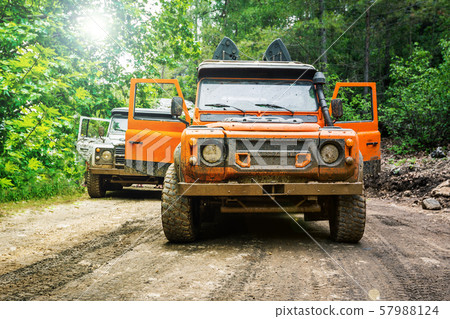 Four wheel drive vehicle Four wheel drive vehicle 57988124