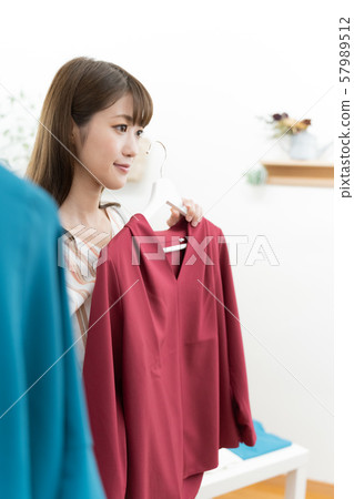 A woman choosing clothes 57989512