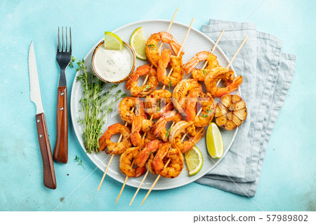 Grilled shrimps or prawns served with lime. 57989802