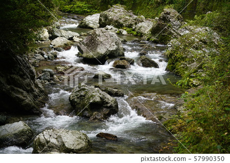 Clear stream 57990350