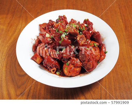 Braised pig knuckles with red yeast  57991909