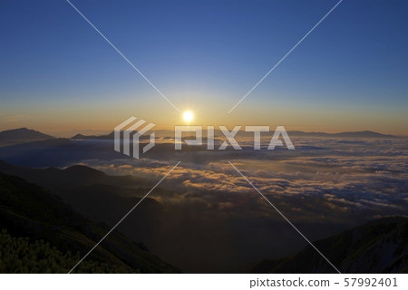 白馬山脈（白馬山脈，北長崎，長野）附近的黎明 57992401