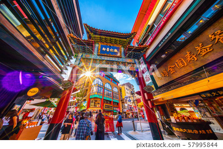 日本橫濱城市景觀橫濱唐人街和陽光的景色 57995844