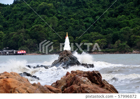 Chedi Ban Hua Laem There is a wooden bridge that Chedi Ban Hua Laem There is a wooden bridge that 57996872