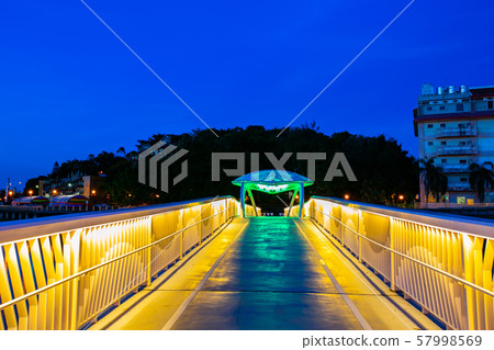 台灣高雄金獅湖橋ATaiwan Kaohsiung Golden Lion Lake Bridge 台灣高雄金獅湖橋ATaiwan Kaohsiung Golden Lion Lake Bridge 57998569