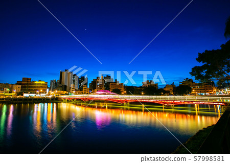 台灣高雄金獅湖橋ATaiwan Kaohsiung Golden Lion Lake Bridge 57998581