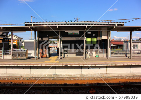 The platform and station building of the Ooyama Line Ogiyama Line (1) The platform and station building of the Ooyama Line Ogiyama Line (1) 57999039