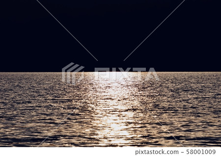 Sunset over the sea and the horizon 58001009