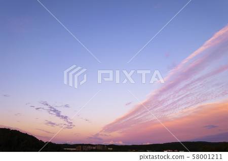 Sunset sky (+ silhouette of residential area) 58001211
