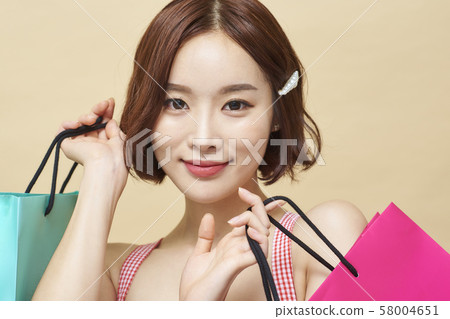 Women Shopping 58004651