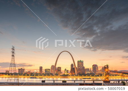 St. Louis, Missouri, USA downtown cityscape 58007019