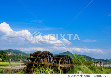 Blue sky of Horikawa Shiren water turbines [Asakura City, Fukuoka Prefecture] 58007079