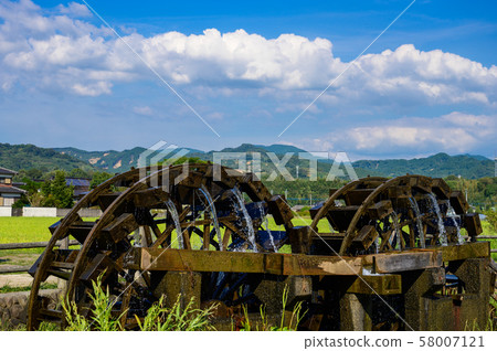 Blue sky of Horikawa Shiren water turbines [Asakura City, Fukuoka Prefecture] 58007121