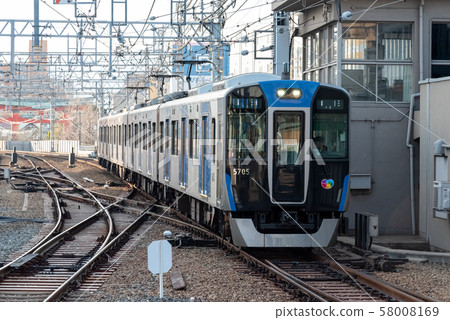 Hanshin Train Series 5700 Ordinary Umeda Line Hanshin Train Series 5700 Ordinary Umeda Line 58008169