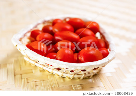 tomato red juicy mini many basket closeup tomato red juicy mini many basket closeup 58008459