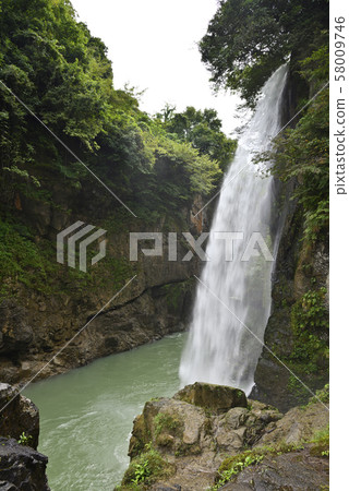 Watataki Waterfall Tetori Gorge (Hakusan City, Ishikawa Prefecture) 58009746