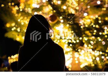 聖誕樹和婦女 58011879