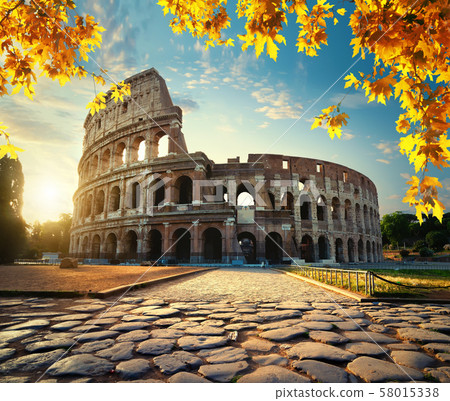 Coliseum in autumn 58015338