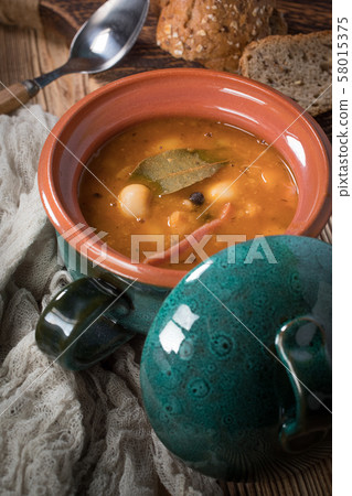 Bean in tomato sauce. Bean in tomato sauce. 58015375