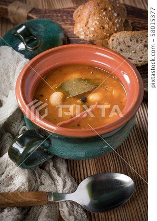 Bean in tomato sauce. Bean in tomato sauce. 58015377