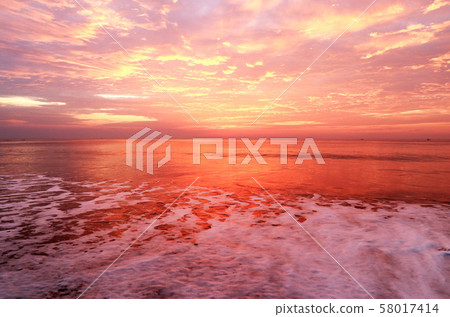 茨城縣日立市九uji海灘日出海 茨城縣日立市九uji海灘日出海 58017414