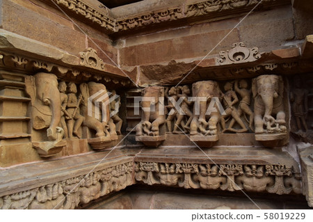 印度卡修拉荷,世界遺產卡修拉荷寺廟,美麗的雕塑建築 印度卡修拉荷,世界遺產卡修拉荷寺廟,美麗的雕塑建築 58019229