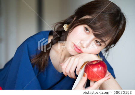 蘋果的年輕女人 蘋果的年輕女人 58020198