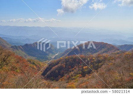 秋季從群馬縣立赤城公園(鳥居Pass口)看的東南面(朝黑彥町方向) 秋季從群馬縣立赤城公園(鳥居Pass口)看的東南面(朝黑彥町方向) 58021314