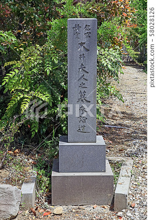 選擇了寺廟 選擇了寺廟 58028126